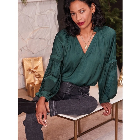 EVEREVE Roan & Ryan Kylee Satin Ruffle Blouse Green XS NWT - Picture 3 of 10